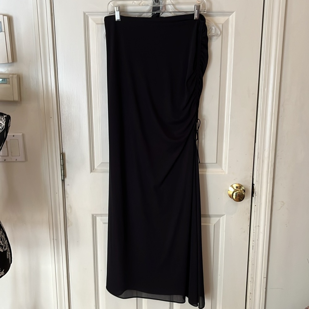 Laundry by Shelli Segal black pull on maxi skirt side shirring high slit